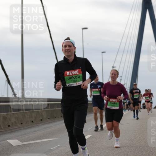 03.10.2025 - Köhlbrandbrückenlauf Jannik Wohlers http://msf.ph/oto/9145549 03.10.2025 15:47:15 Position 1 7863, 7961 meine-sportfotos.de