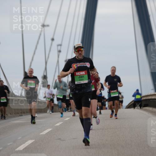03.10.2025 - Köhlbrandbrückenlauf Jannik Wohlers http://msf.ph/oto/9145573 03.10.2025 15:47:17 Position 1 8989 meine-sportfotos.de
