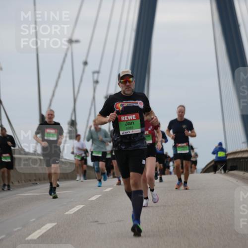 03.10.2025 - Köhlbrandbrückenlauf Jannik Wohlers http://msf.ph/oto/9145574 03.10.2025 15:47:17 Position 1 8989 meine-sportfotos.de