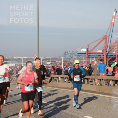 03.10.2025 - Köhlbrandbrückenlauf Yannick Fuchs http://msf.ph/oto/9145575 03.10.2025 08:34:50 Position 2 500, 1048, 3249 meine-sportfotos.de