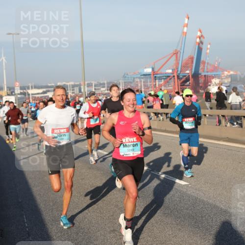 03.10.2025 - Köhlbrandbrückenlauf Yannick Fuchs http://msf.ph/oto/9145582 03.10.2025 08:34:52 Position 2 1048, 3249 meine-sportfotos.de