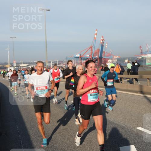 03.10.2025 - Köhlbrandbrückenlauf Yannick Fuchs http://msf.ph/oto/9145587 03.10.2025 08:34:52 Position 2 1048, 3249 meine-sportfotos.de