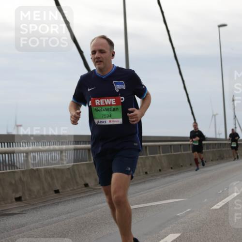 03.10.2025 - Köhlbrandbrückenlauf Jannik Wohlers http://msf.ph/oto/9145590 03.10.2025 15:47:18 Position 1 7594 meine-sportfotos.de