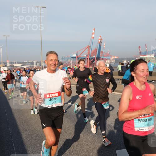 03.10.2025 - Köhlbrandbrückenlauf Yannick Fuchs http://msf.ph/oto/9145591 03.10.2025 08:34:53 Position 2 1048, 3531, 1020, 3249 meine-sportfotos.de