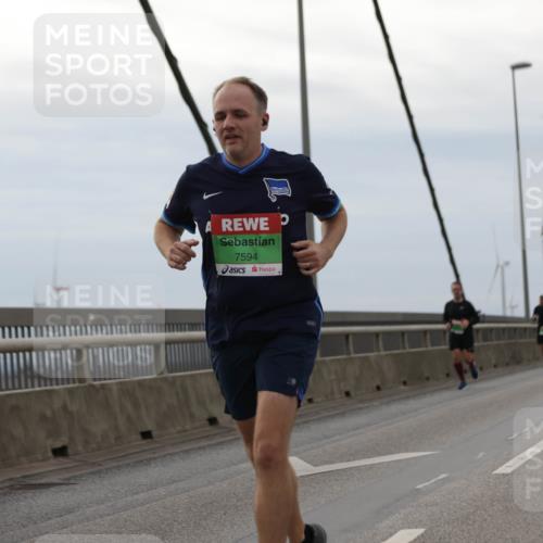 03.10.2025 - Köhlbrandbrückenlauf Jannik Wohlers http://msf.ph/oto/9145592 03.10.2025 15:47:18 Position 1 7594 meine-sportfotos.de