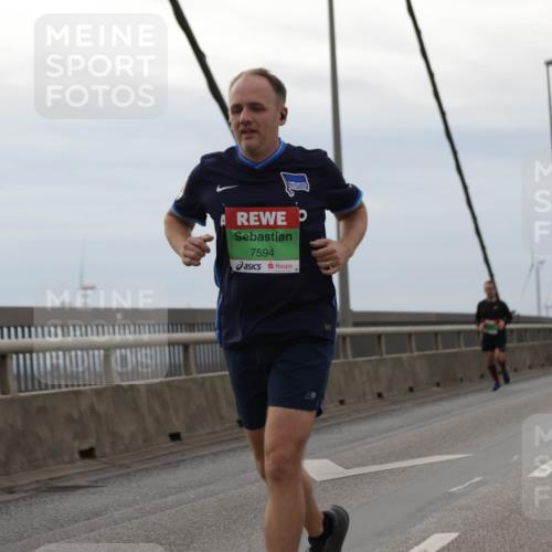 03.10.2025 - Köhlbrandbrückenlauf Jannik Wohlers http://msf.ph/oto/9145593 03.10.2025 15:47:18 Position 1 7594 meine-sportfotos.de