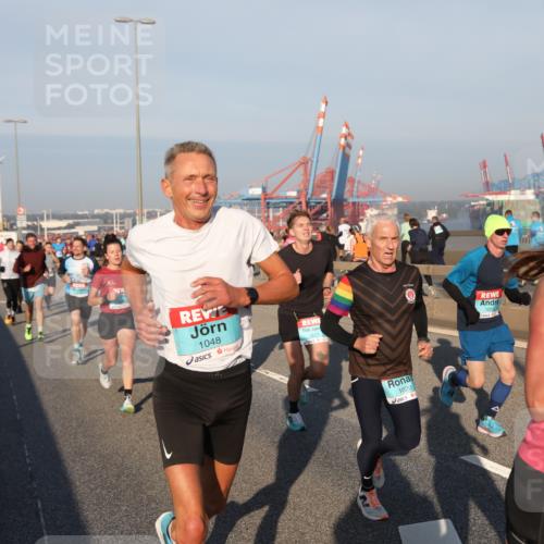 03.10.2025 - Köhlbrandbrückenlauf Yannick Fuchs http://msf.ph/oto/9145594 03.10.2025 08:34:53 Position 2 1048, 1020, 1050, 3249 meine-sportfotos.de