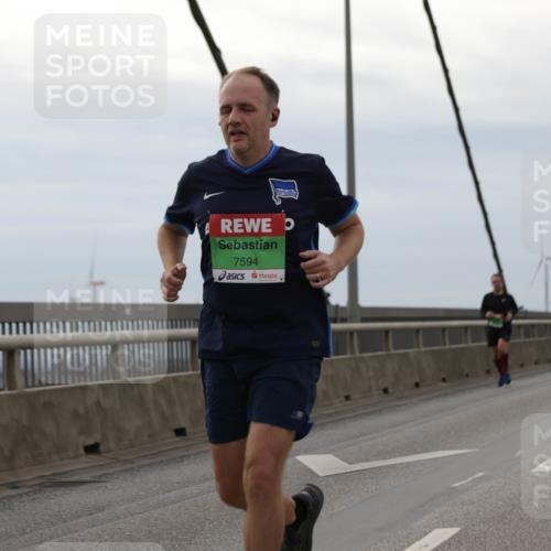 03.10.2025 - Köhlbrandbrückenlauf Jannik Wohlers http://msf.ph/oto/9145595 03.10.2025 15:47:18 Position 1 7594 meine-sportfotos.de