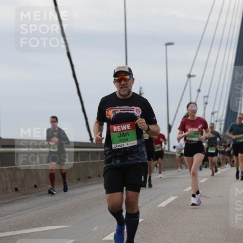 03.10.2025 - Köhlbrandbrückenlauf Jannik Wohlers http://msf.ph/oto/9145602 03.10.2025 15:47:19 Position 1 8989 meine-sportfotos.de