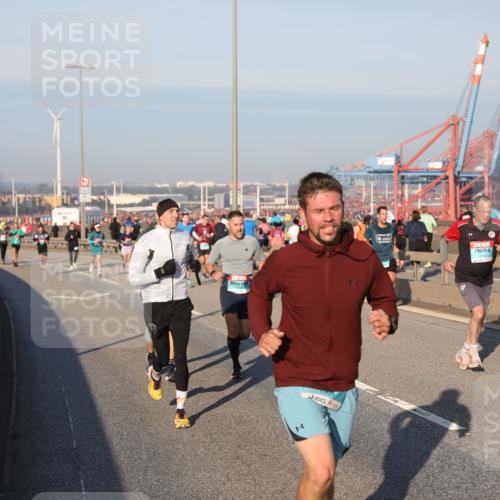 03.10.2025 - Köhlbrandbrückenlauf Yannick Fuchs http://msf.ph/oto/9145624 03.10.2025 08:34:56 Position 2 1000 meine-sportfotos.de