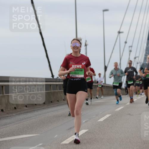 03.10.2025 - Köhlbrandbrückenlauf Jannik Wohlers http://msf.ph/oto/9145626 03.10.2025 15:47:21 Position 1 7203 meine-sportfotos.de