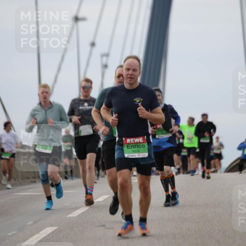 03.10.2025 - Köhlbrandbrückenlauf Jannik Wohlers http://msf.ph/oto/9145636 03.10.2025 15:47:22 Position 1 9628 meine-sportfotos.de