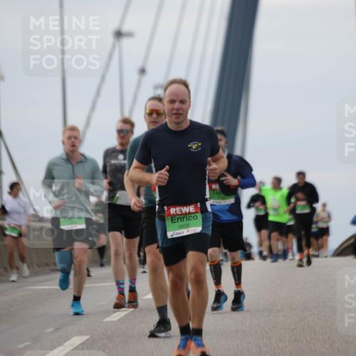 03.10.2025 - Köhlbrandbrückenlauf Jannik Wohlers http://msf.ph/oto/9145646 03.10.2025 15:47:23 Position 1 9628 meine-sportfotos.de