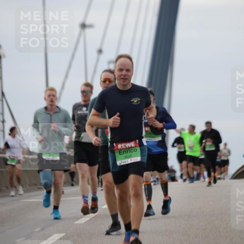 03.10.2025 - Köhlbrandbrückenlauf Jannik Wohlers http://msf.ph/oto/9145647 03.10.2025 15:47:23 Position 1 9628 meine-sportfotos.de