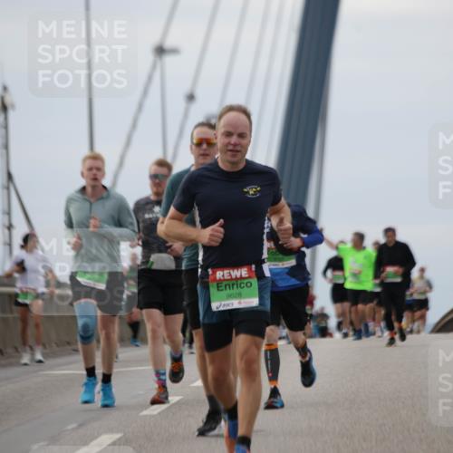 03.10.2025 - Köhlbrandbrückenlauf Jannik Wohlers http://msf.ph/oto/9145649 03.10.2025 15:47:23 Position 1 9628 meine-sportfotos.de