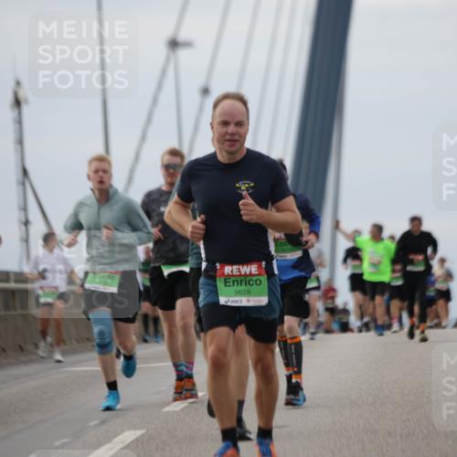 03.10.2025 - Köhlbrandbrückenlauf Jannik Wohlers http://msf.ph/oto/9145653 03.10.2025 15:47:23 Position 1 00, 9628 meine-sportfotos.de