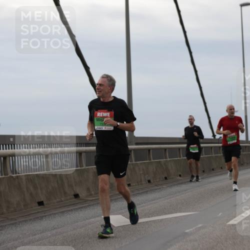 03.10.2025 - Köhlbrandbrückenlauf Jannik Wohlers http://msf.ph/oto/9145655 03.10.2025 15:47:24 Position 1 733 meine-sportfotos.de