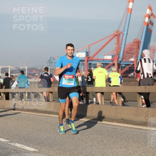 03.10.2025 - Köhlbrandbrückenlauf Yannick Fuchs http://msf.ph/oto/9145656 03.10.2025 08:35:02 Position 2 1023 meine-sportfotos.de