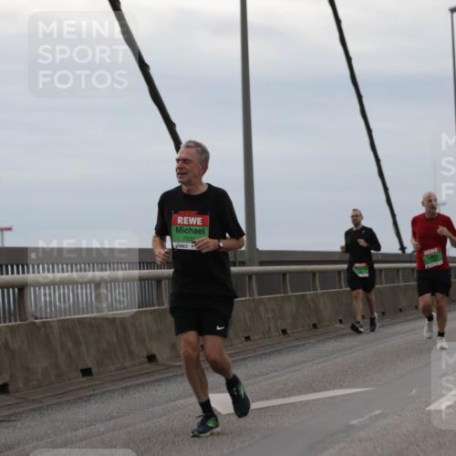 03.10.2025 - Köhlbrandbrückenlauf Jannik Wohlers http://msf.ph/oto/9145658 03.10.2025 15:47:24 Position 1 7330 meine-sportfotos.de