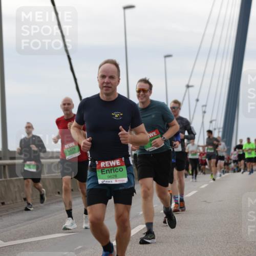 03.10.2025 - Köhlbrandbrückenlauf Jannik Wohlers http://msf.ph/oto/9145668 03.10.2025 15:47:26 Position 1 9628 meine-sportfotos.de