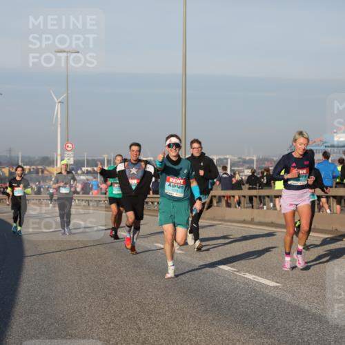 03.10.2025 - Köhlbrandbrückenlauf Yannick Fuchs http://msf.ph/oto/9145688 03.10.2025 08:35:05 Position 2 1275 meine-sportfotos.de