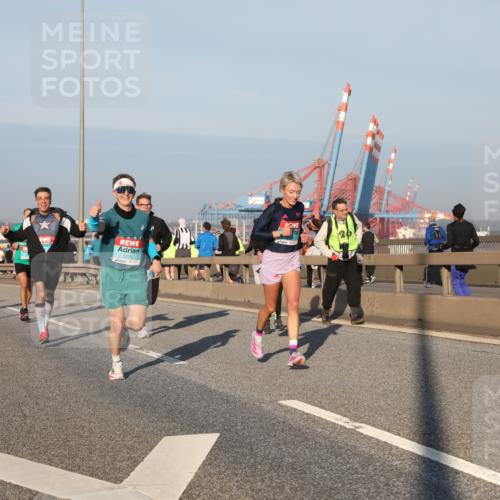 03.10.2025 - Köhlbrandbrückenlauf Yannick Fuchs http://msf.ph/oto/9145699 03.10.2025 08:35:06 Position 2 1275 meine-sportfotos.de