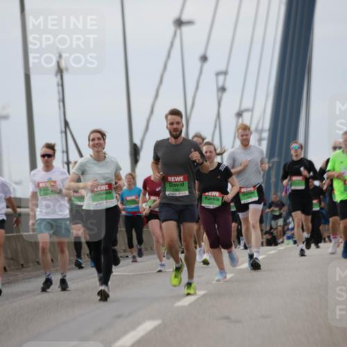 03.10.2025 - Köhlbrandbrückenlauf Jannik Wohlers http://msf.ph/oto/9145705 03.10.2025 15:47:30 Position 1 7613, 7566, 7161 meine-sportfotos.de