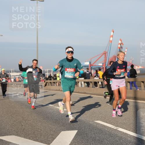 03.10.2025 - Köhlbrandbrückenlauf Yannick Fuchs http://msf.ph/oto/9145712 03.10.2025 08:35:06 Position 2 1275 meine-sportfotos.de