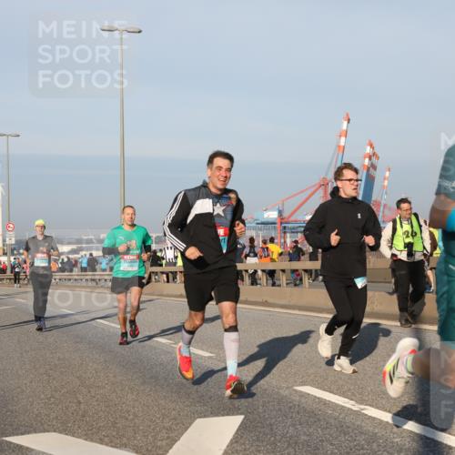 03.10.2025 - Köhlbrandbrückenlauf Yannick Fuchs http://msf.ph/oto/9145730 03.10.2025 08:35:08 Position 2 3083 meine-sportfotos.de