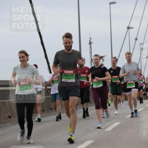 03.10.2025 - Köhlbrandbrückenlauf Jannik Wohlers http://msf.ph/oto/9145762 03.10.2025 15:47:33 Position 1 7613, 7566, 161 meine-sportfotos.de