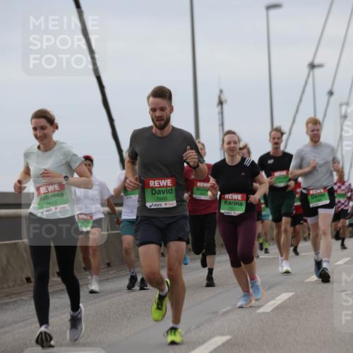 03.10.2025 - Köhlbrandbrückenlauf Jannik Wohlers http://msf.ph/oto/9145765 03.10.2025 15:47:34 Position 1 7613, 7566, 7161 meine-sportfotos.de