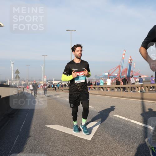03.10.2025 - Köhlbrandbrückenlauf Yannick Fuchs http://msf.ph/oto/9145790 03.10.2025 08:35:12 Position 2 1224, 1103, 96 meine-sportfotos.de