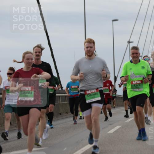 03.10.2025 - Köhlbrandbrückenlauf Jannik Wohlers http://msf.ph/oto/9145809 03.10.2025 15:47:38 Position 1 541, 9067, 9066, 7469, 7615 meine-sportfotos.de