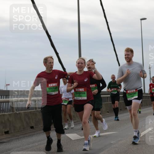 03.10.2025 - Köhlbrandbrückenlauf Jannik Wohlers http://msf.ph/oto/9145817 03.10.2025 15:47:38 Position 1 9067, 7469, 7615, 9068 meine-sportfotos.de