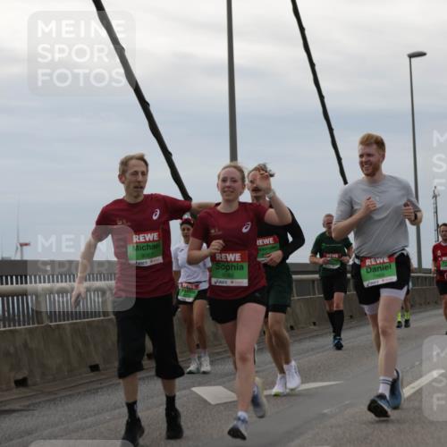 03.10.2025 - Köhlbrandbrückenlauf Jannik Wohlers http://msf.ph/oto/9145819 03.10.2025 15:47:38 Position 1 9067, 9068, 7469 meine-sportfotos.de