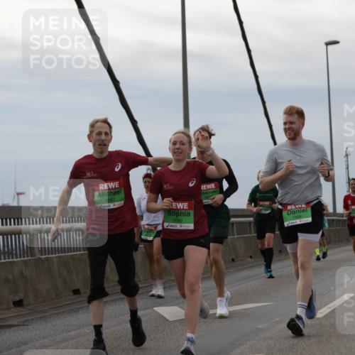 03.10.2025 - Köhlbrandbrückenlauf Jannik Wohlers http://msf.ph/oto/9145820 03.10.2025 15:47:38 Position 1 9067, 9068, 7469 meine-sportfotos.de