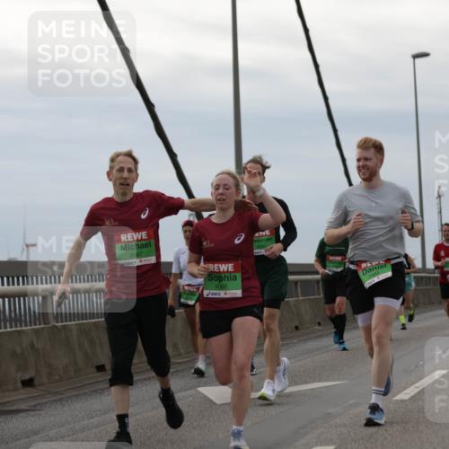 03.10.2025 - Köhlbrandbrückenlauf Jannik Wohlers http://msf.ph/oto/9145821 03.10.2025 15:47:38 Position 1 9067, 9068, 7615 meine-sportfotos.de