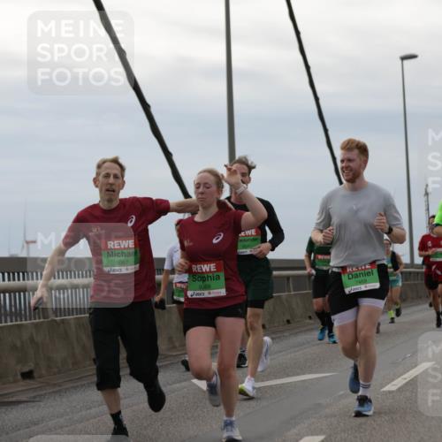 03.10.2025 - Köhlbrandbrückenlauf Jannik Wohlers http://msf.ph/oto/9145823 03.10.2025 15:47:38 Position 1 9067, 9068, 8541, 7469, 7615 meine-sportfotos.de