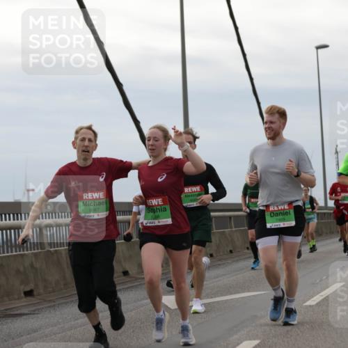 03.10.2025 - Köhlbrandbrückenlauf Jannik Wohlers http://msf.ph/oto/9145824 03.10.2025 15:47:38 Position 1 9067, 9068, 8541, 7469, 7615 meine-sportfotos.de
