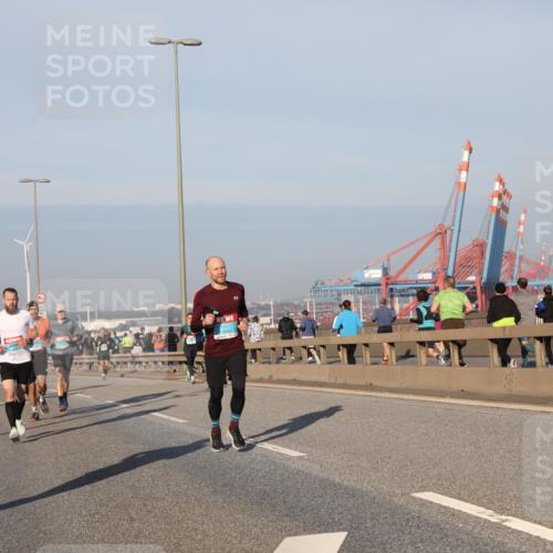 03.10.2025 - Köhlbrandbrückenlauf Yannick Fuchs http://msf.ph/oto/9145825 03.10.2025 08:35:17 Position 2 19536 meine-sportfotos.de