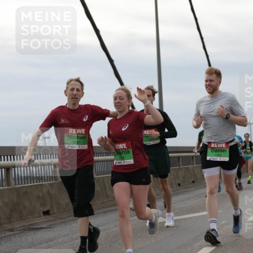 03.10.2025 - Köhlbrandbrückenlauf Jannik Wohlers http://msf.ph/oto/9145829 03.10.2025 15:47:39 Position 1 9067, 9068, 8541, 7469, 7615 meine-sportfotos.de
