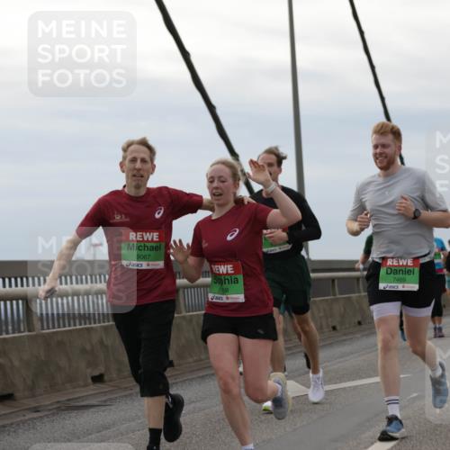 03.10.2025 - Köhlbrandbrückenlauf Jannik Wohlers http://msf.ph/oto/9145830 03.10.2025 15:47:39 Position 1 9067, 9068, 7469, 7615 meine-sportfotos.de