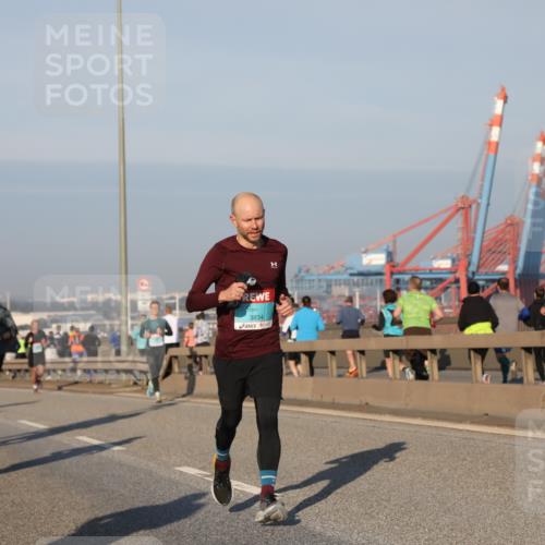 03.10.2025 - Köhlbrandbrückenlauf Yannick Fuchs http://msf.ph/oto/9145831 03.10.2025 08:35:18 Position 2 3834 meine-sportfotos.de