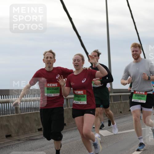 03.10.2025 - Köhlbrandbrückenlauf Jannik Wohlers http://msf.ph/oto/9145832 03.10.2025 15:47:39 Position 1 9067, 9068, 7469, 7615 meine-sportfotos.de