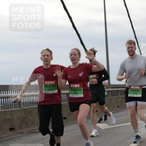 03.10.2025 - Köhlbrandbrückenlauf Jannik Wohlers http://msf.ph/oto/9145833 03.10.2025 15:47:39 Position 1 9067, 9068, 7469, 7615 meine-sportfotos.de