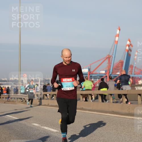03.10.2025 - Köhlbrandbrückenlauf Yannick Fuchs http://msf.ph/oto/9145834 03.10.2025 08:35:18 Position 2 3834 meine-sportfotos.de