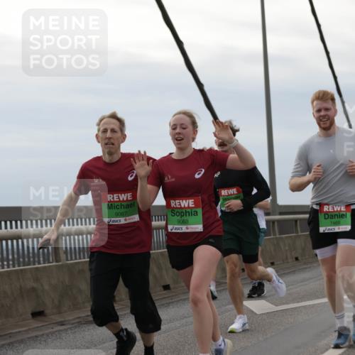 03.10.2025 - Köhlbrandbrückenlauf Jannik Wohlers http://msf.ph/oto/9145835 03.10.2025 15:47:39 Position 1 9067, 9068, 7469, 7615 meine-sportfotos.de