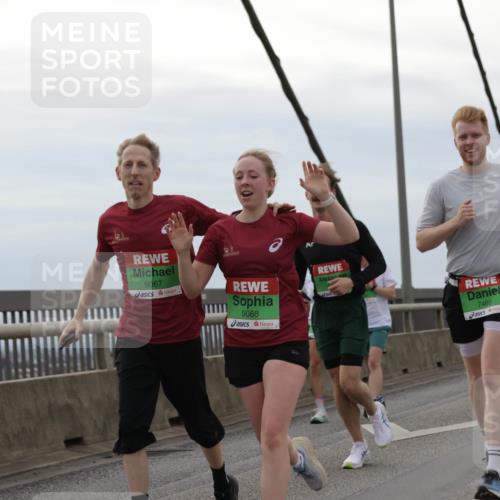 03.10.2025 - Köhlbrandbrückenlauf Jannik Wohlers http://msf.ph/oto/9145837 03.10.2025 15:47:39 Position 1 9067, 9068, 120, 7469 meine-sportfotos.de