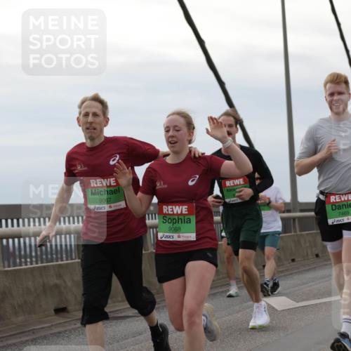 03.10.2025 - Köhlbrandbrückenlauf Jannik Wohlers http://msf.ph/oto/9145839 03.10.2025 15:47:39 Position 1 9067, 9068, 7469 meine-sportfotos.de