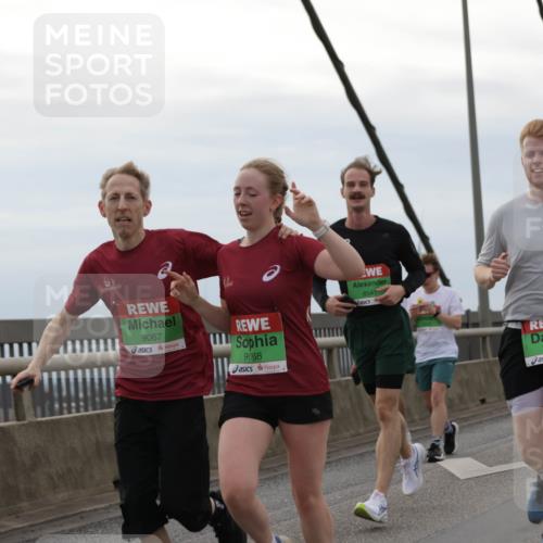 03.10.2025 - Köhlbrandbrückenlauf Jannik Wohlers http://msf.ph/oto/9145840 03.10.2025 15:47:39 Position 1 9067, 9068, 8541, 7469 meine-sportfotos.de